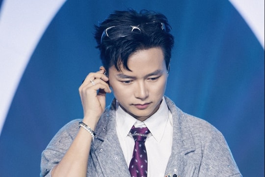 Áp lực đè nặng ca sĩ Việt