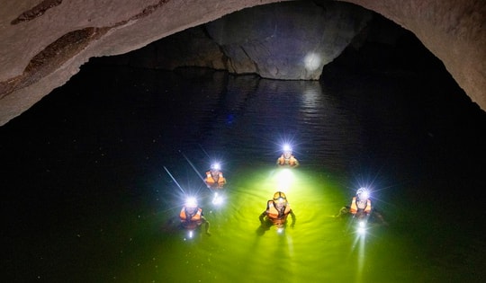 Bí ẩn hang động lưu dấu tích tộc người Arem và rừng cổ quý hiếm