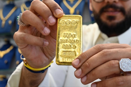 Vàng miếng SJC vọt tăng 1,2 triệu đồng, thế giới neo trên 4.540 USD/ounce