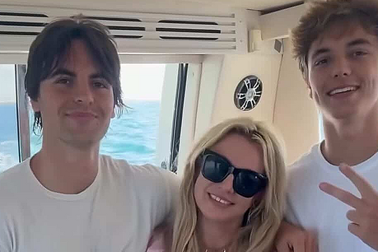 Britney Spears lần đầu lên tiếng sau vụ bị bắt