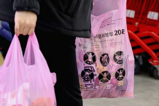 Cơn khát túi đựng rác tại Hàn Quốc do xung đột Trung Đông