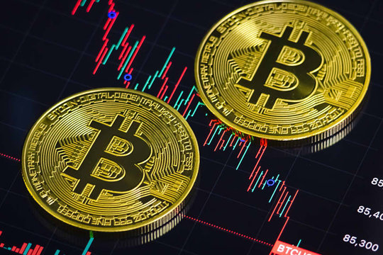 Nhà đầu tư nhỏ lẻ tiếp tục bán tháo Bitcoin