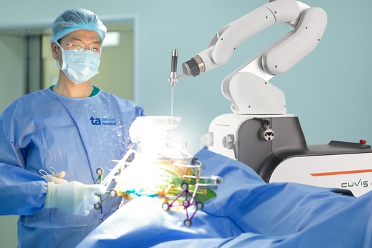 Robot AI phẫu thuật chủ động thay khớp gối bệnh nhân