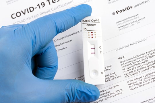 Nhiễm biến thể Covid-19 Ve sầu có nguy hiểm không?