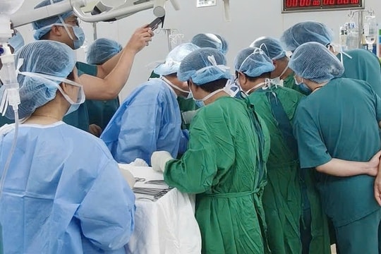 Thai đi lạc vào ổ bụng đe dọa tính mạng người mẹ