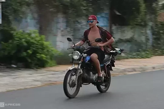 Khách nước ngoài thuê xe và gây tai nạn, người cho thuê có bị liên đới?