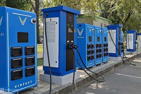 TP HCM sẽ lắp 3.000 tủ đổi pin xe máy điện trong tháng 4