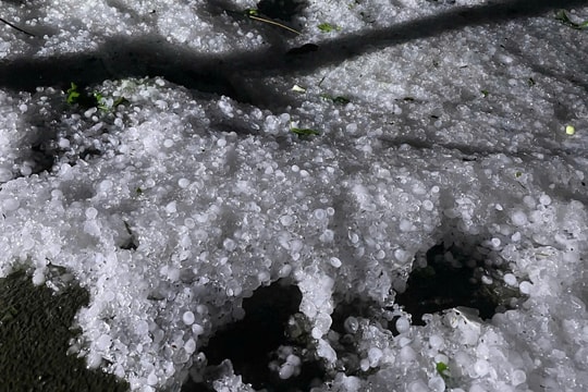 Đêm nay miền Bắc có thể xảy ra giông lốc, mưa đá