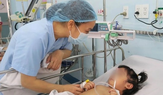 Tay chân miệng tăng nóng: Trẻ có những biểu hiện này cần đưa đến cơ sở y tế ngay lập tức