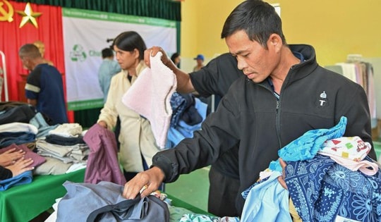 3000 quần áo RE.UNIQLO đến với người dân xã vùng cao miền Trung