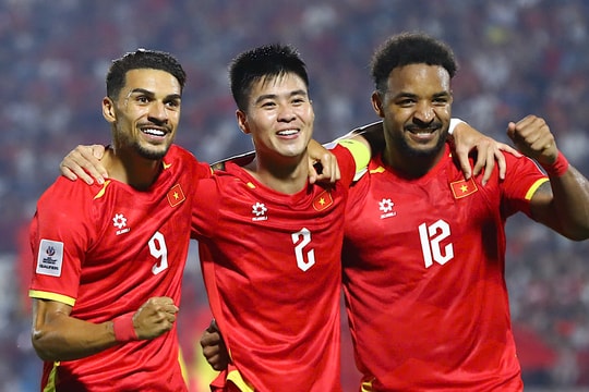 Hoàng Hên tấm tắc khen Xuân Son: 'Không cần nói, nhìn thôi là biết cậu ấy ở đâu'