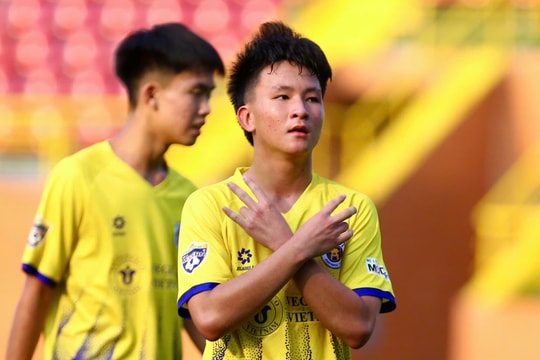 Hà Nội I ghi 8 bàn trong một trận đấu ở giải U15 Quốc gia