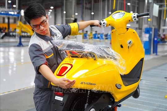 'Bùng nổ' thị trường xe máy điện