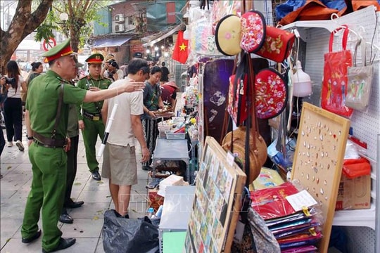 Hà Nội: Phường Hoàn Kiếm quyết tâm lập lại trật tự vỉa hè, xây dựng đô thị văn minh