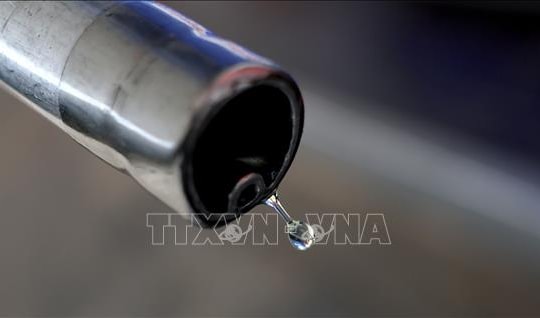 Giá dầu thế giới giảm mạnh trước thông tin Iran sẵn sàng đình chiến