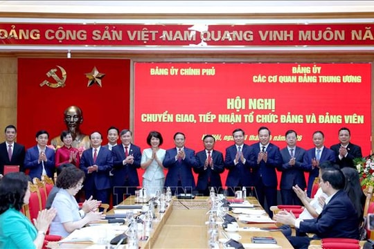 Hội nghị chuyển giao, tiếp nhận tổ chức đảng và đảng viên của 5 đảng bộ
