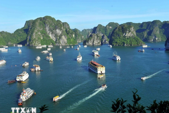 Chính thức mở tuyến du lịch biển xuyên vùng di sản giữa vịnh Hạ Long và vịnh Lan Hạ