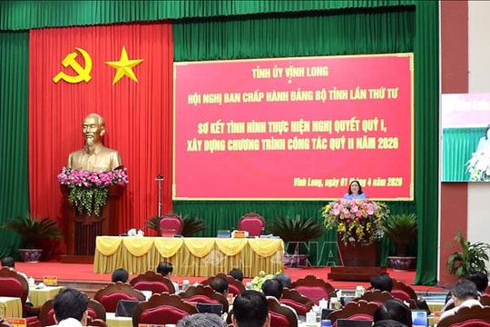 Chú trọng phát triển kinh tế biển, năng lượng tái tạo