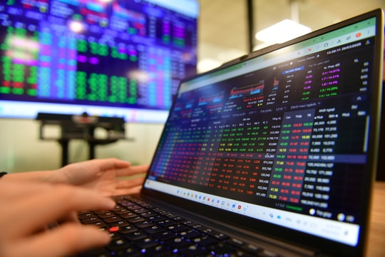 VN-Index lên cao nhất nửa tháng