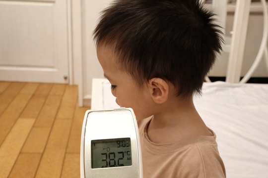 Sai lầm phổ biến khi chăm sóc trẻ mắc tay chân miệng tại nhà