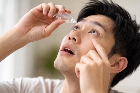 Vì sao mắt thường xuyên bị khô?