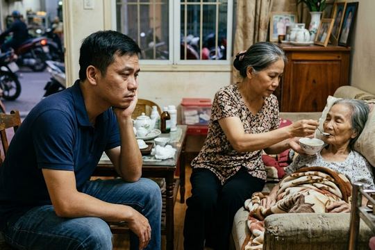 60 tuổi phải nghỉ việc lương cao để chăm mẹ già 87 tuổi