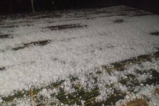 Hà Nội và Cao Bằng lại xuất hiện mưa đá