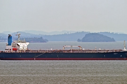 Iran xác nhận phóng tên lửa vào tàu dầu ngoài khơi Qatar