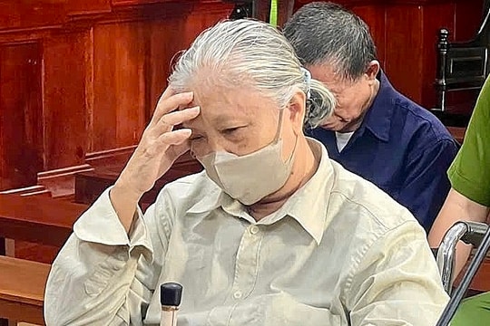 Nhiều người bị cáo buộc giúp bà Hứa Thị Phấn chiếm đoạt tiền ngân hàng