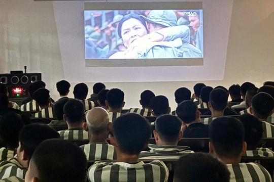 Đề xuất buồng tạm giam có máy chiếu để xem truyền hình