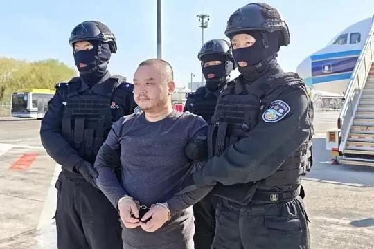 Campuchia dẫn độ trùm lừa đảo sang Trung Quốc