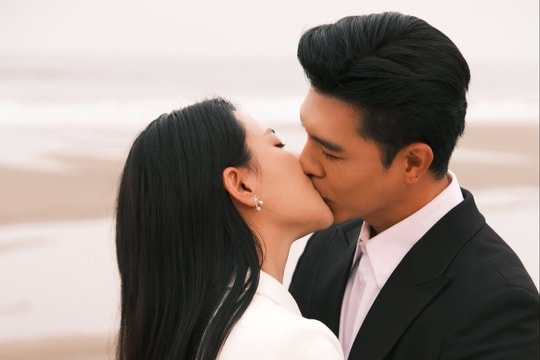 Minh Trang đăng cảnh hôn Steven Nguyễn