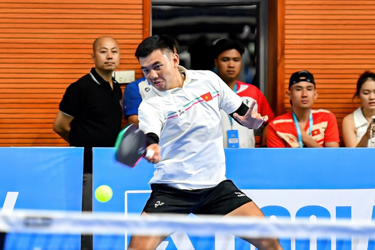 Lý Hoàng Nam đánh bại tay vợt Mỹ hạng 4 thế giới, vào tứ kết Hanoi Cup