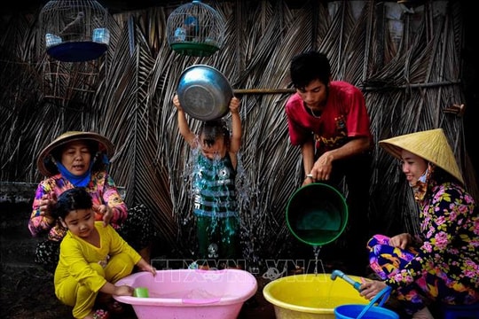 Nỗ lực giải 'cơn khát' nước sạch tại các địa bàn xung yếu