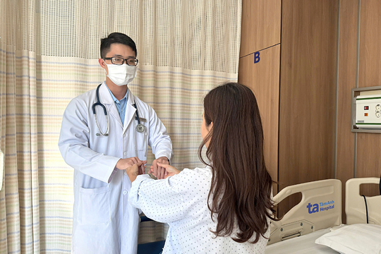 Đau đầu do đột quỵ thể huyết khối tĩnh mạch nội sọ