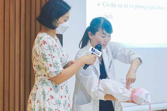 Làm gì khi trẻ sặc sữa?