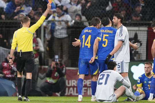 Báo Italy: 'Không dự World Cup 2026 là ngày tận thế thứ ba'