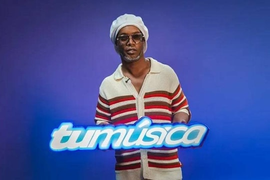 Ronaldinho dấn thân vào âm nhạc