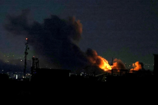 Châu Âu đau đầu với bài toán 'súng và bơ' vì chiến sự Iran