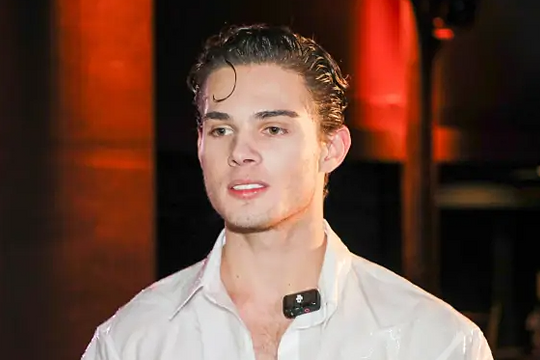 'Trai đẹp' xúi giục bạn gái ẩu đả để livestream