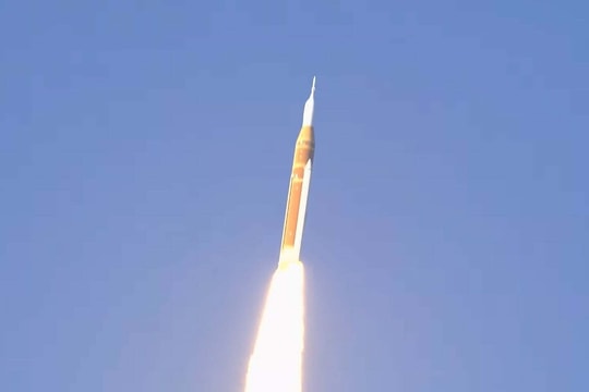 NASA phóng thành công tàu chở người tới Mặt Trăng sau 54 năm