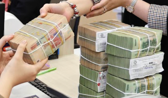 Có ngân hàng huy động tiền gửi với lãi suất "ưu đãi" tới 10%/năm