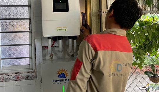 Lắp điện mặt trời kèm nhiều pin lưu trữ có giúp giảm tiền điện?