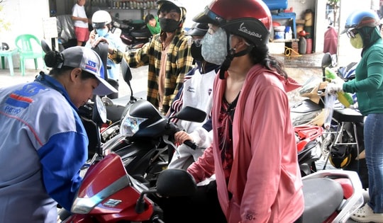 Ngân sách có thể tạm ứng bù cho giá xăng dầu từ 4.000 - 5.000 đồng mỗi lít