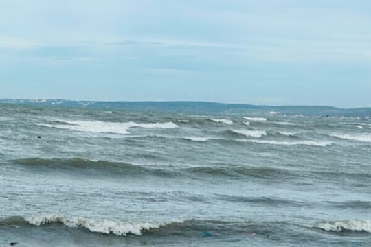 Tìm thấy một trong hai cháu bé bị đuối nước khi tắm biển ở Thanh Hóa