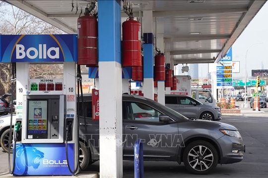 Giá dầu tăng vọt sau lời đe dọa không kích mới của Tổng thống Trump