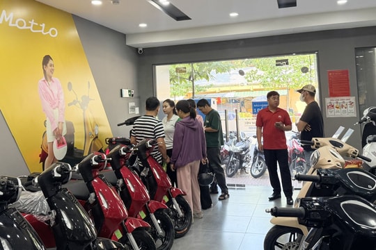 Phát triển giao thông xanh - Bài 2: Sôi động thị trường xe máy điện