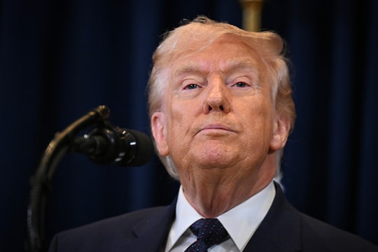 Ông Trump áp thuế 100% một số dược phẩm nhập khẩu