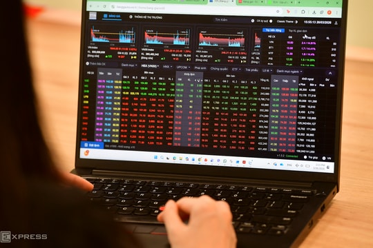 Khối ngoại bán ròng mạnh nhất nửa tháng qua