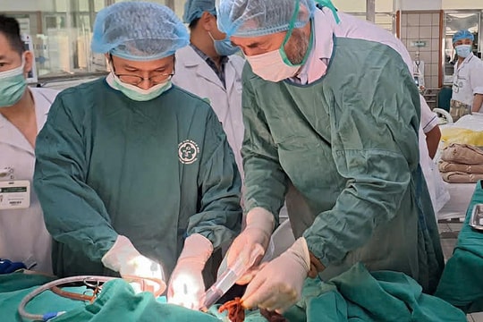 Phục hồi vết thương lớn sau mổ bằng đa công nghệ